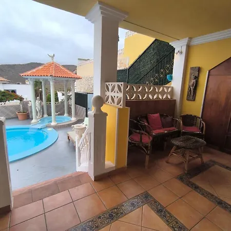 Villa Costa Adeje 빌라 *